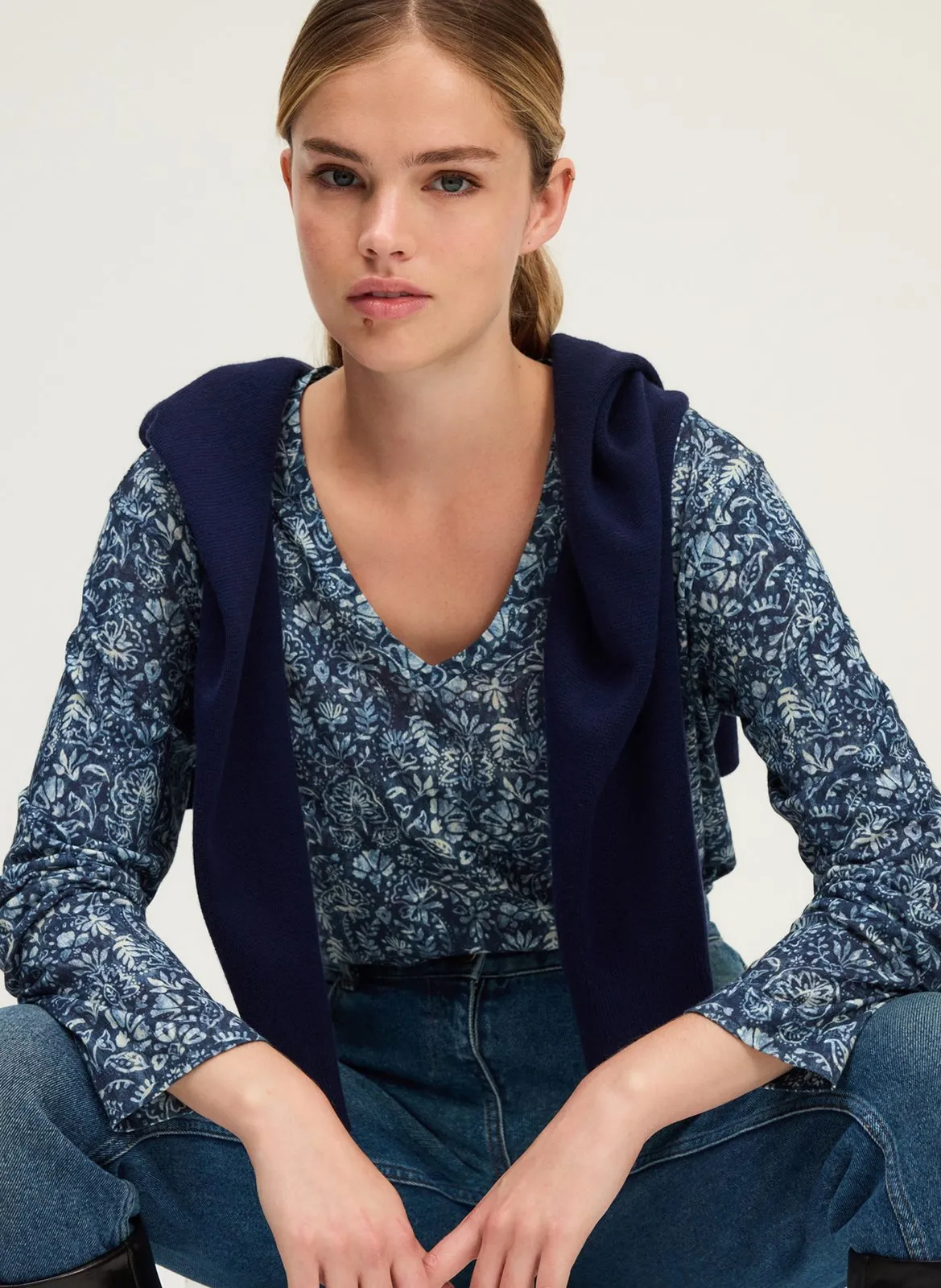 Top col v imprimé en coton mélangé Bleu HAISLEY