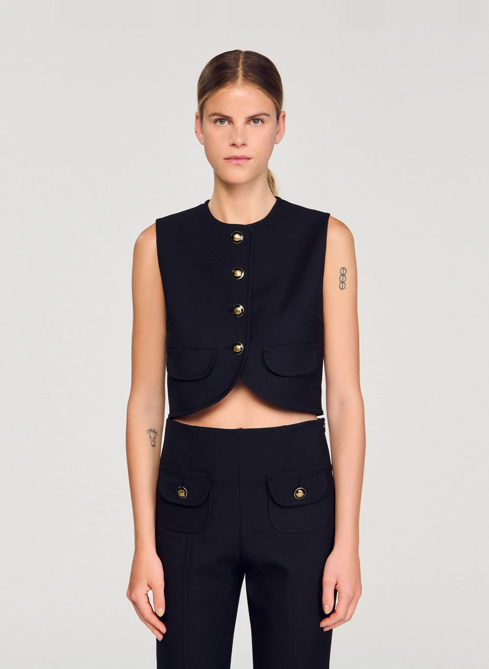 Top court boutonné sans manches Noir