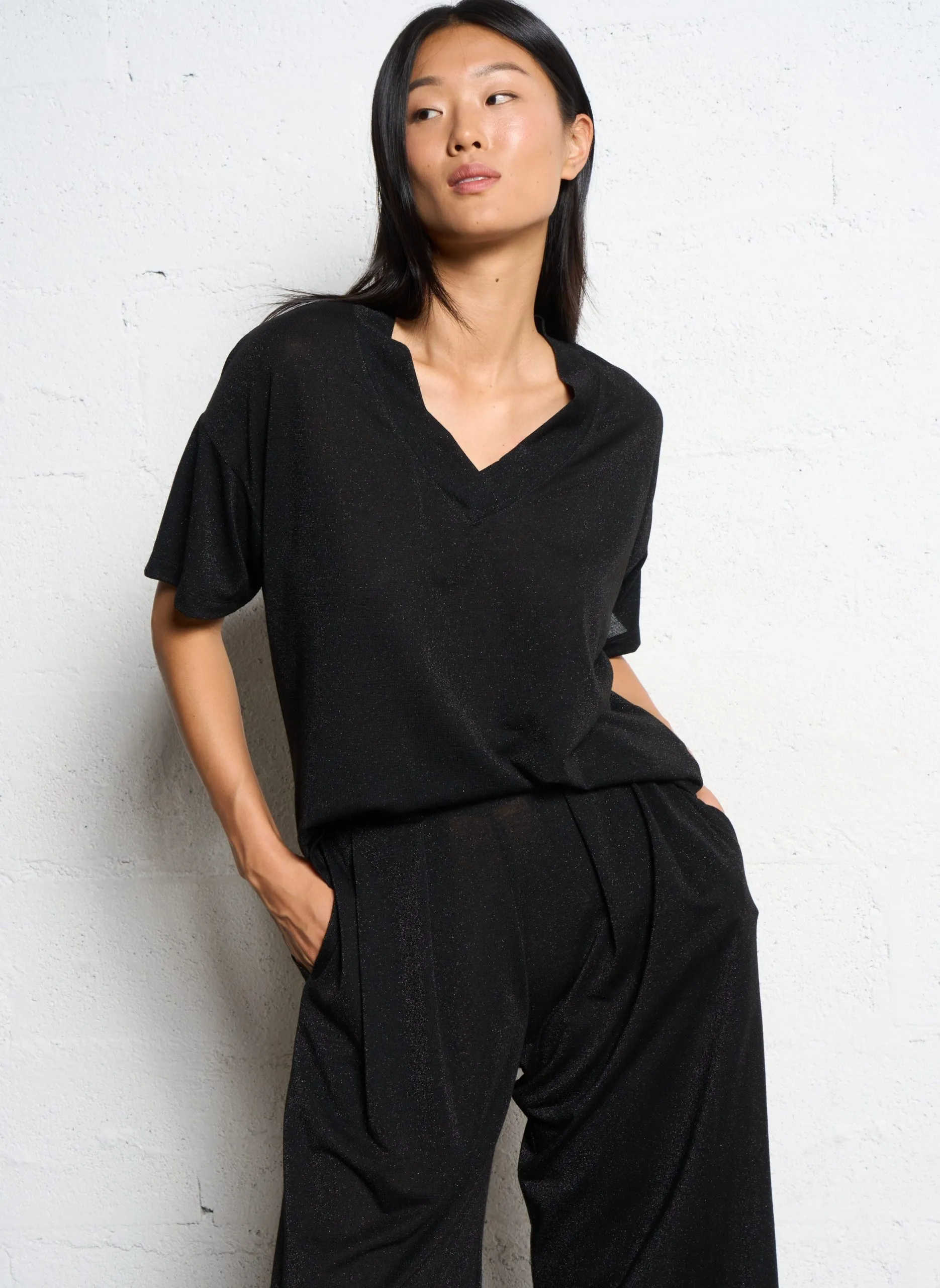 Tee-shirt col v à paillettes Noir MILLIE