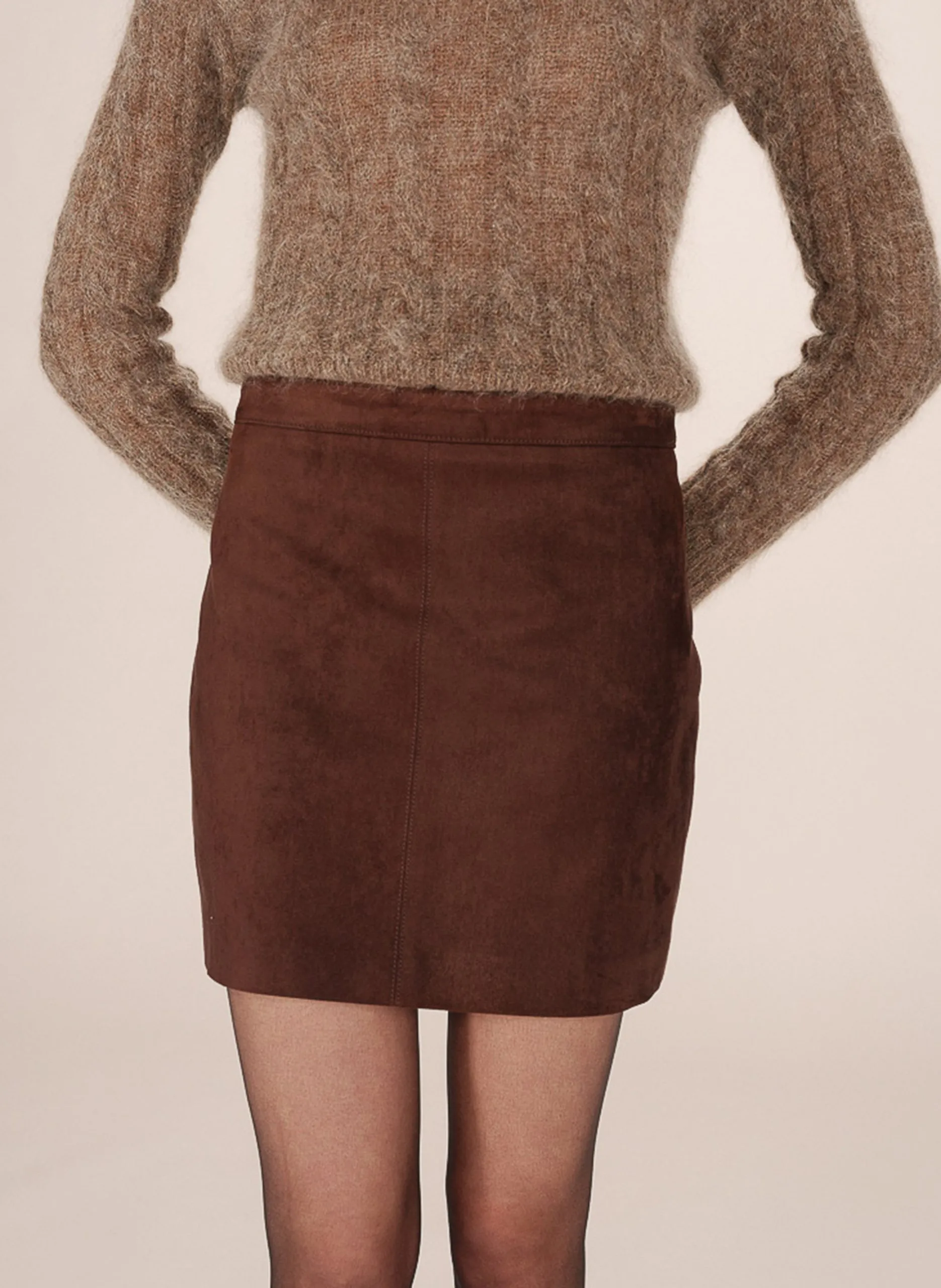 Jupe courte aspect suède Marron SURPRENANTE