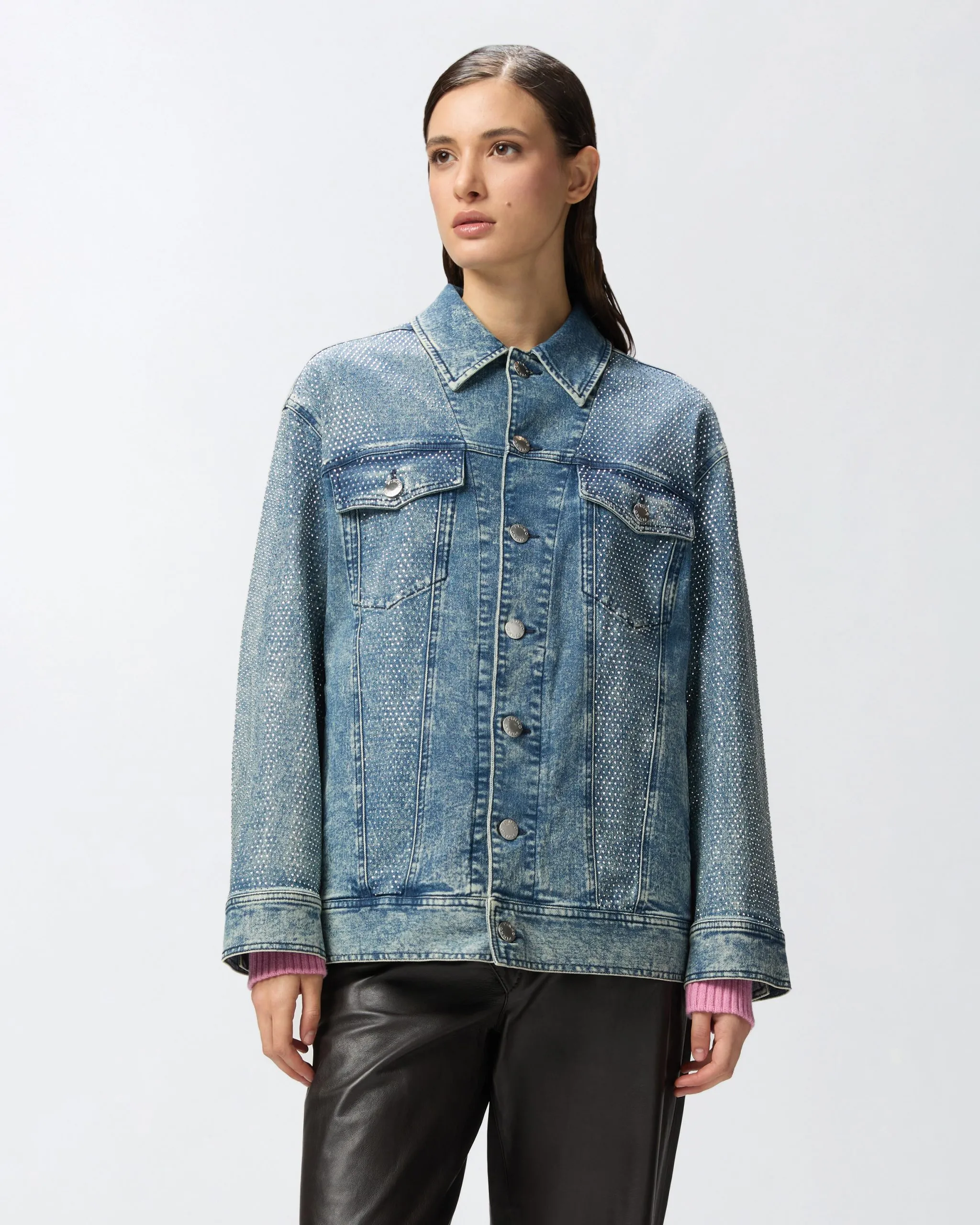 Veste en denim avec strass et clous Bleu