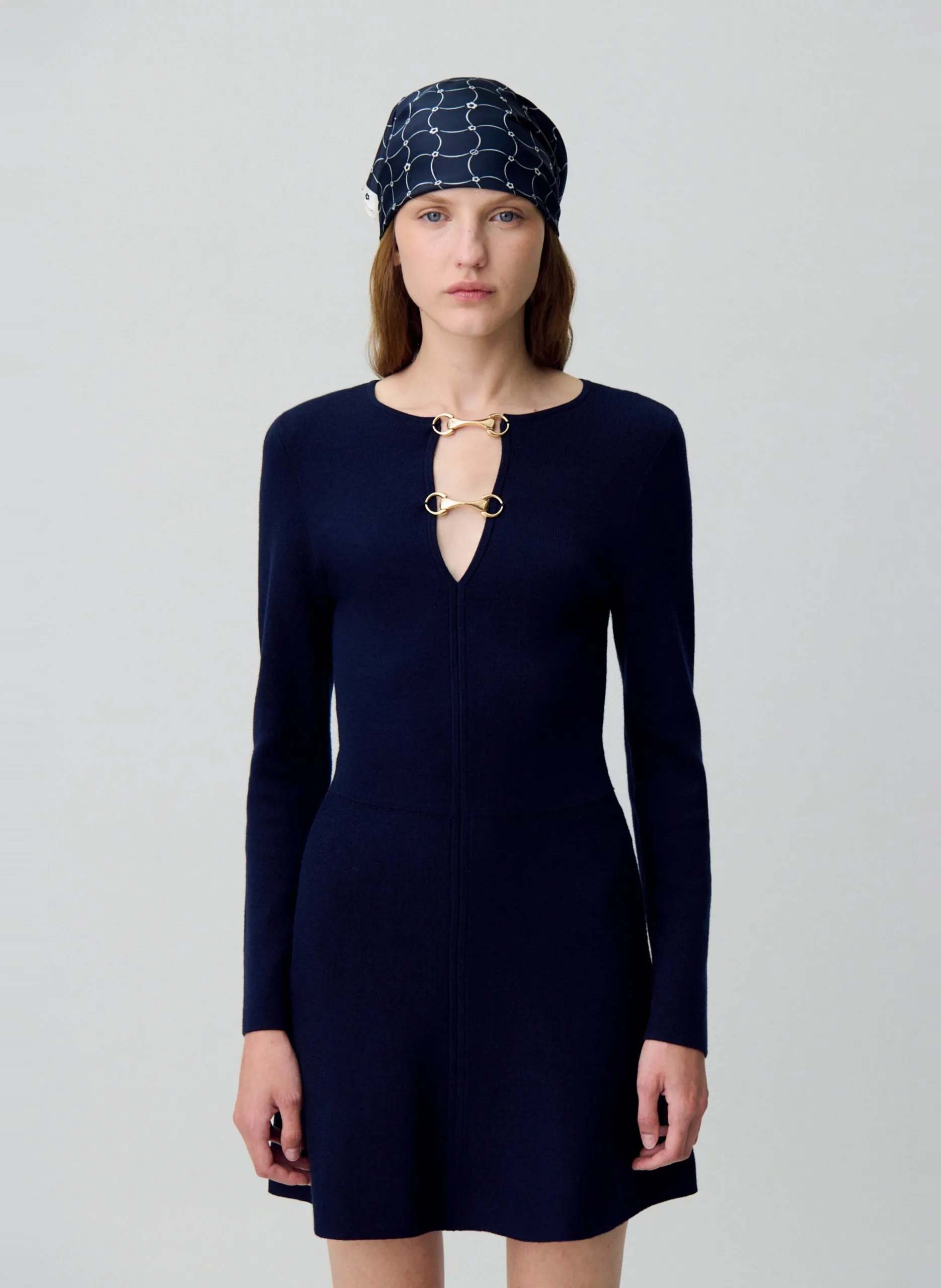 Robe courte cintrée à col V unie Bleu MARISE