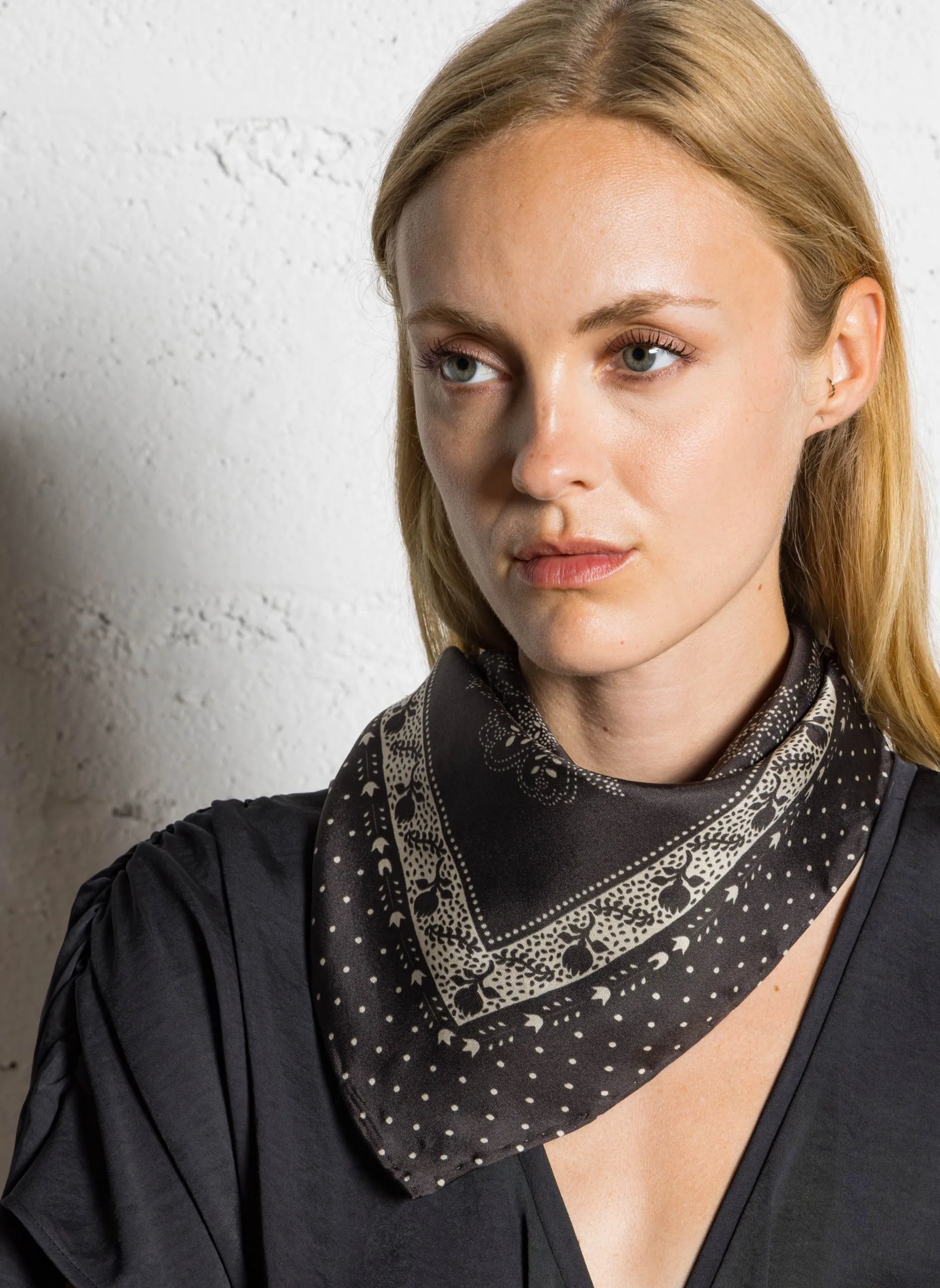 Foulard carré imprimé en soie Marron