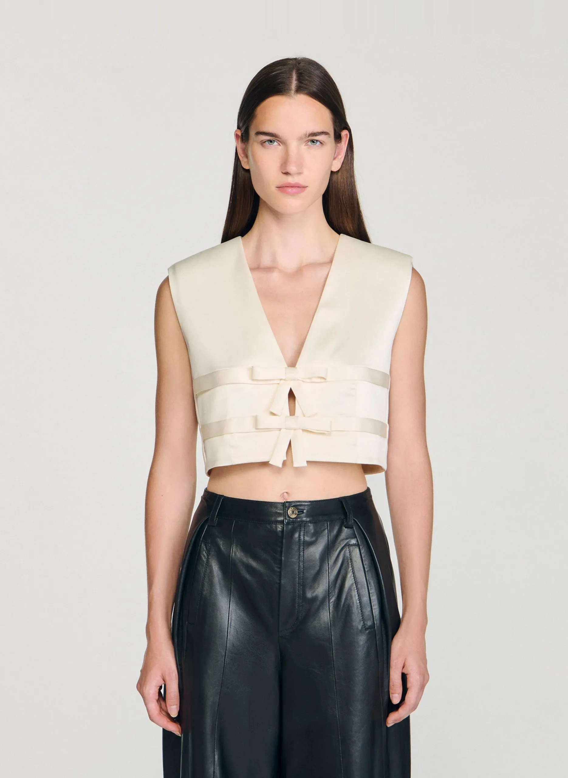 Top court satiné sans manches à noeuds Blanc