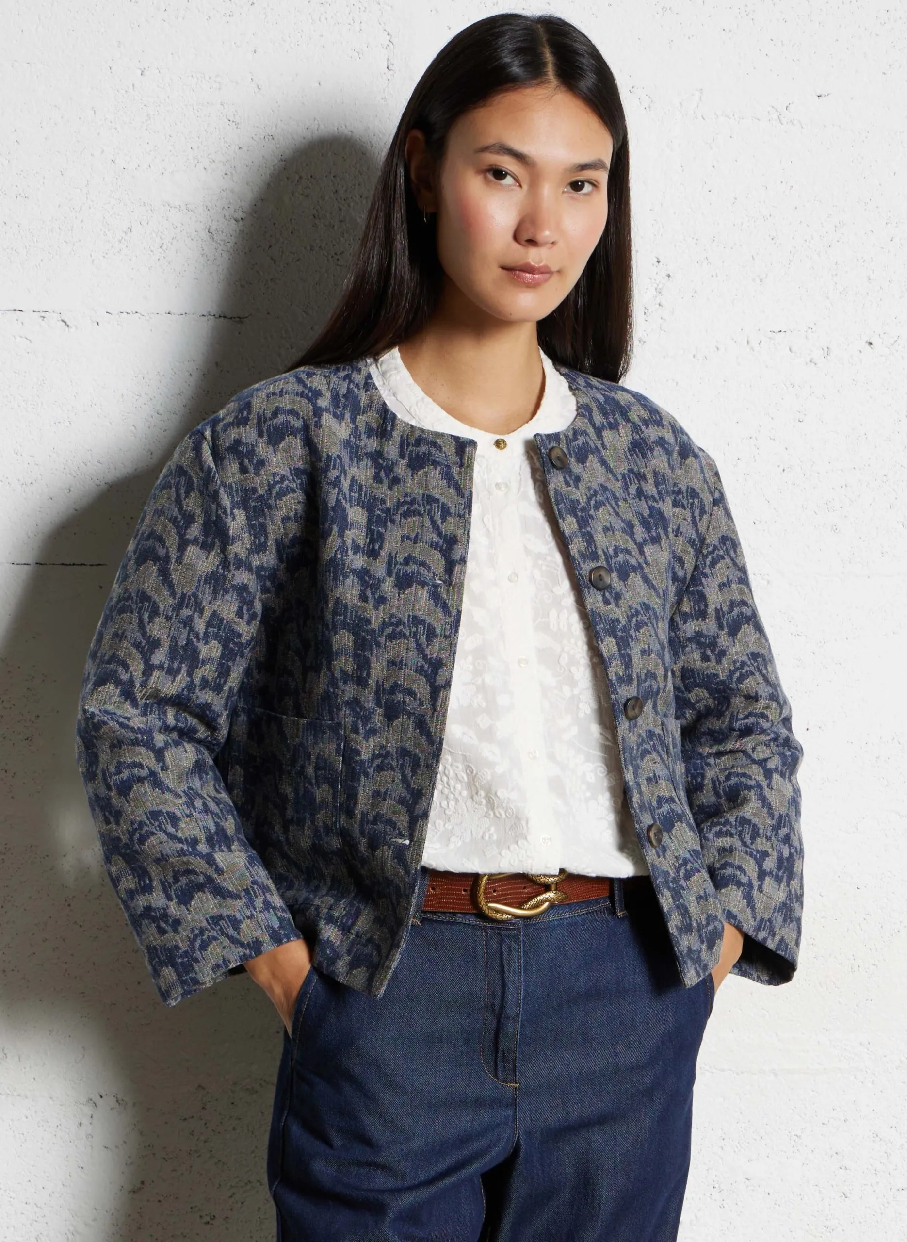 Veste courte boutonnée à motifs Bleu CARMEN