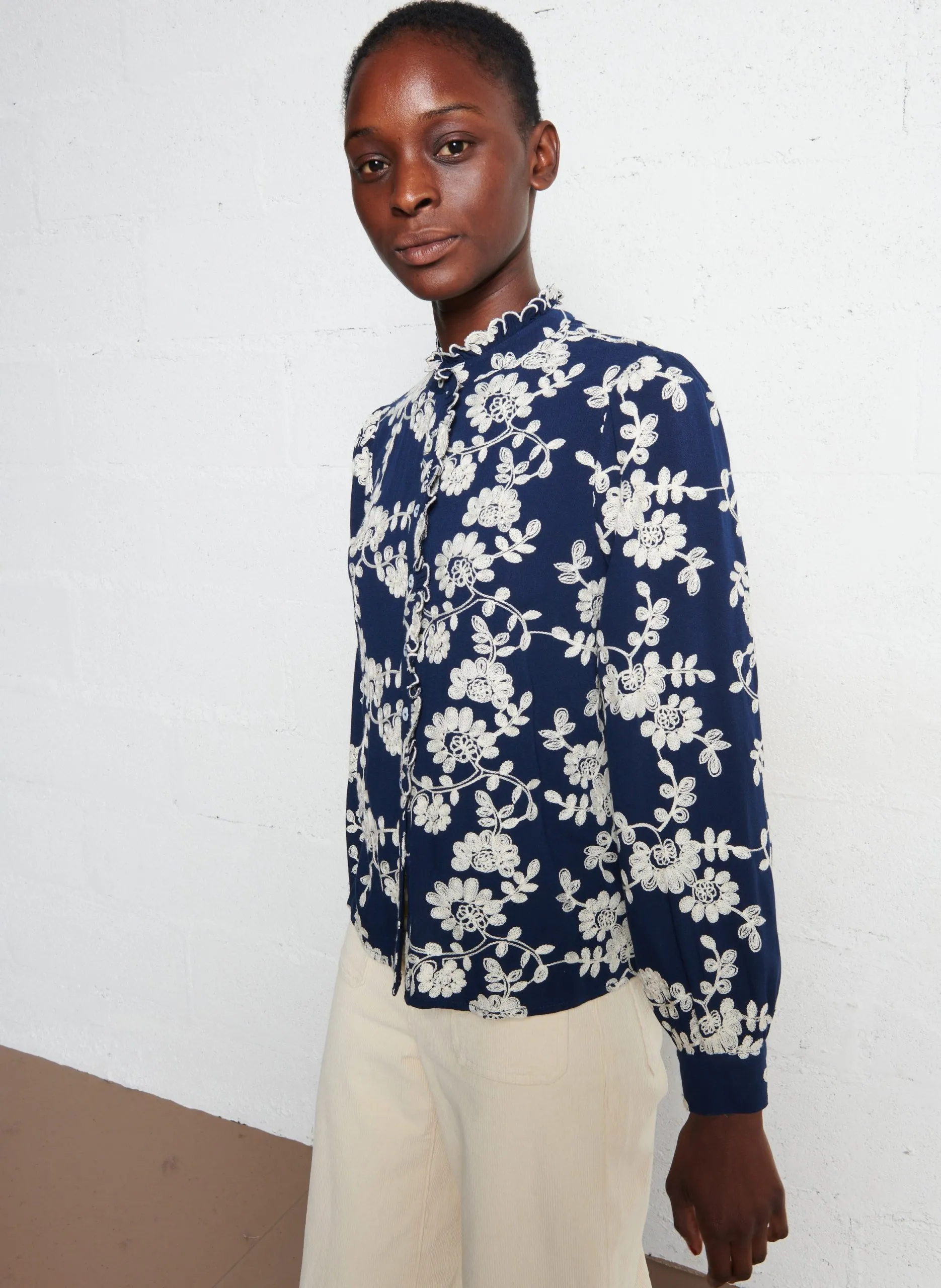 Blouse col victorien brodée Bleu BOYE