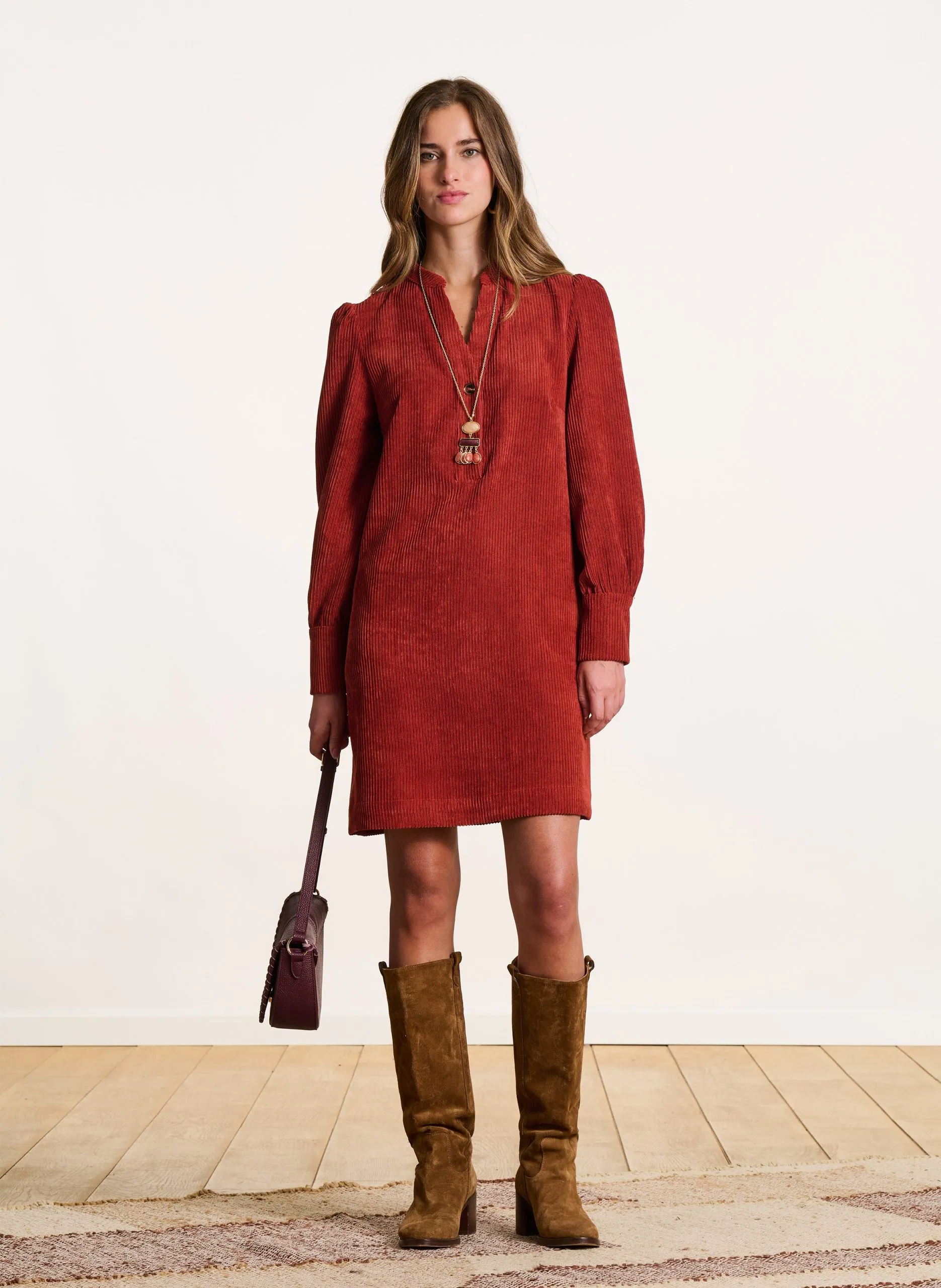 Robe courte droite col tunisien Marron