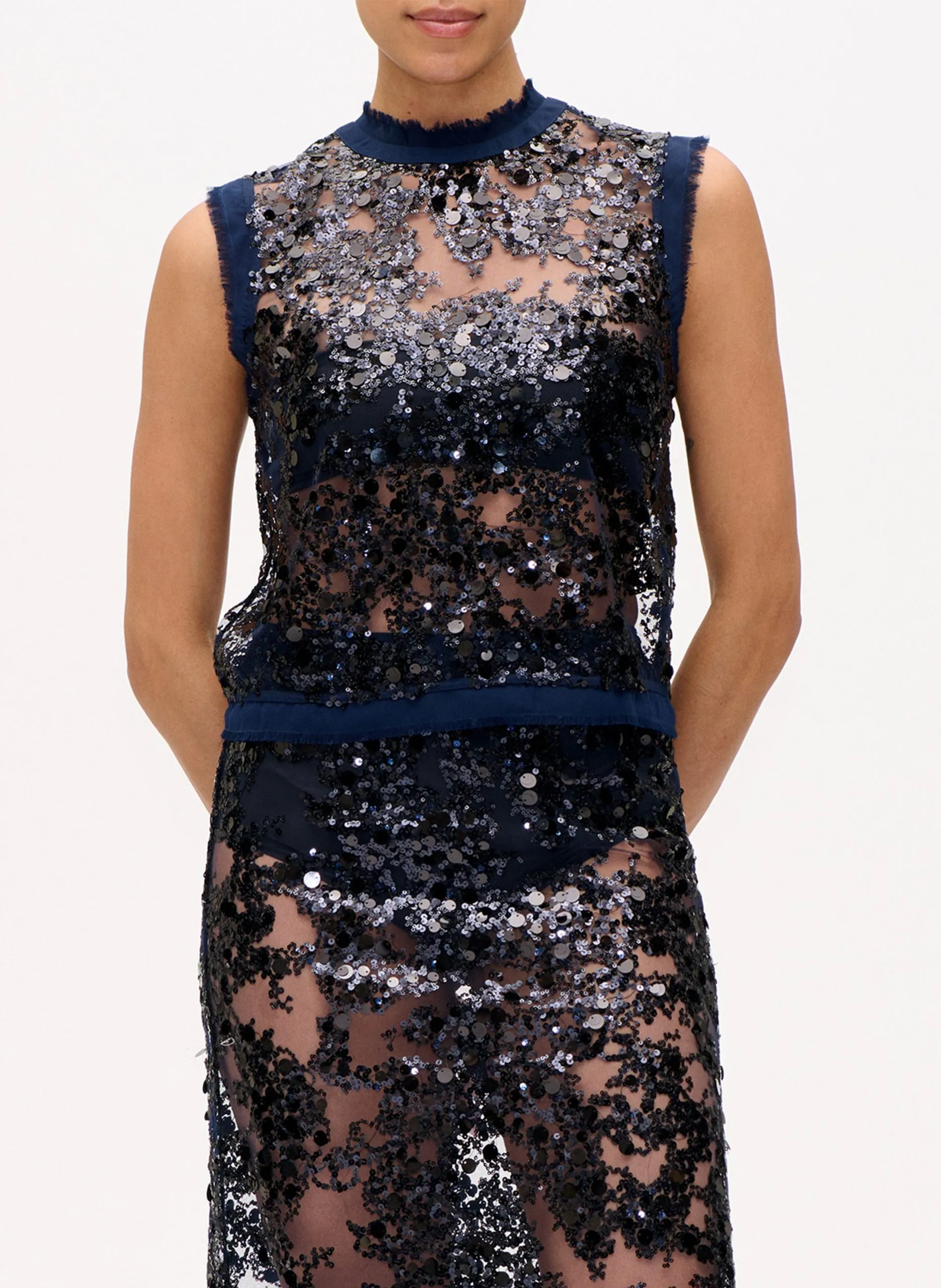 Top droit col rond brodé Bleu MANIRA