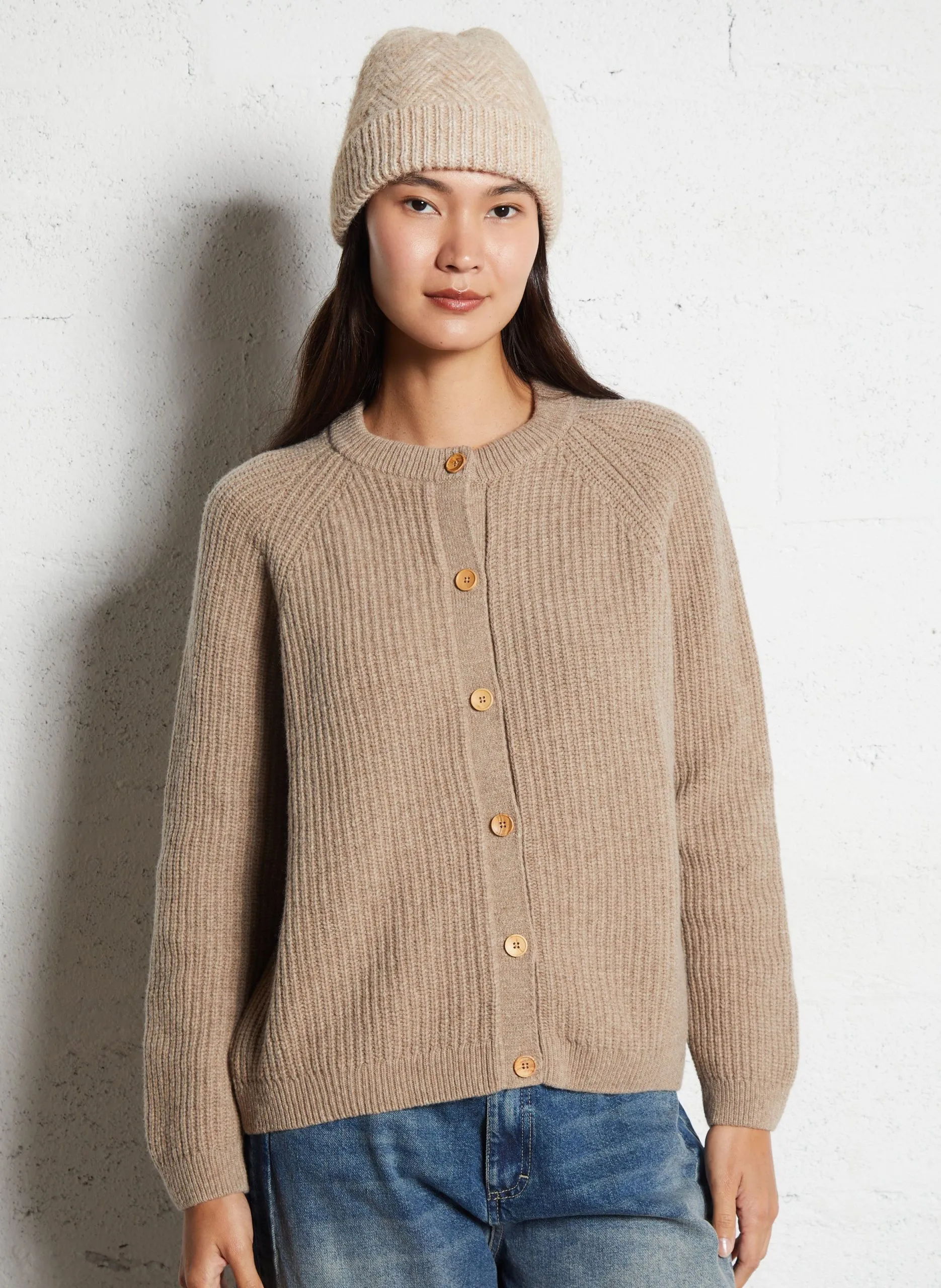 Cardigan boutonné en maille côtelée Beige