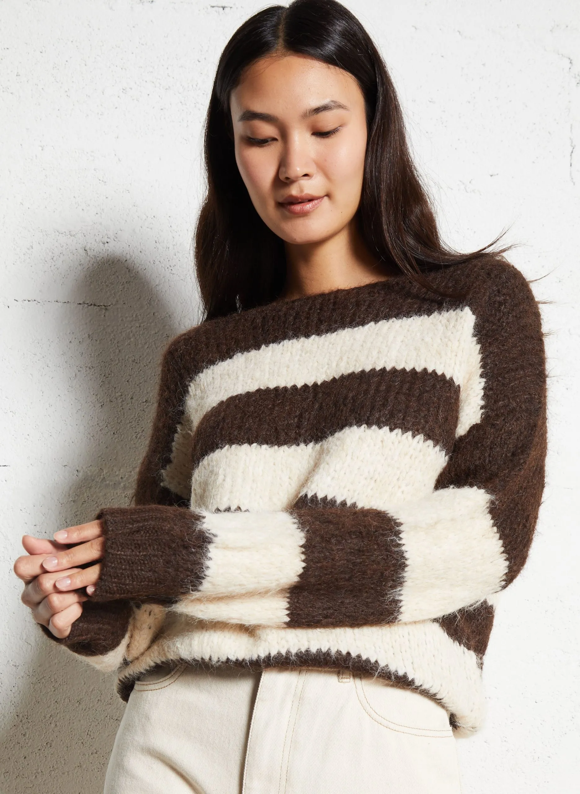 Pull ample col rond à rayures Marron