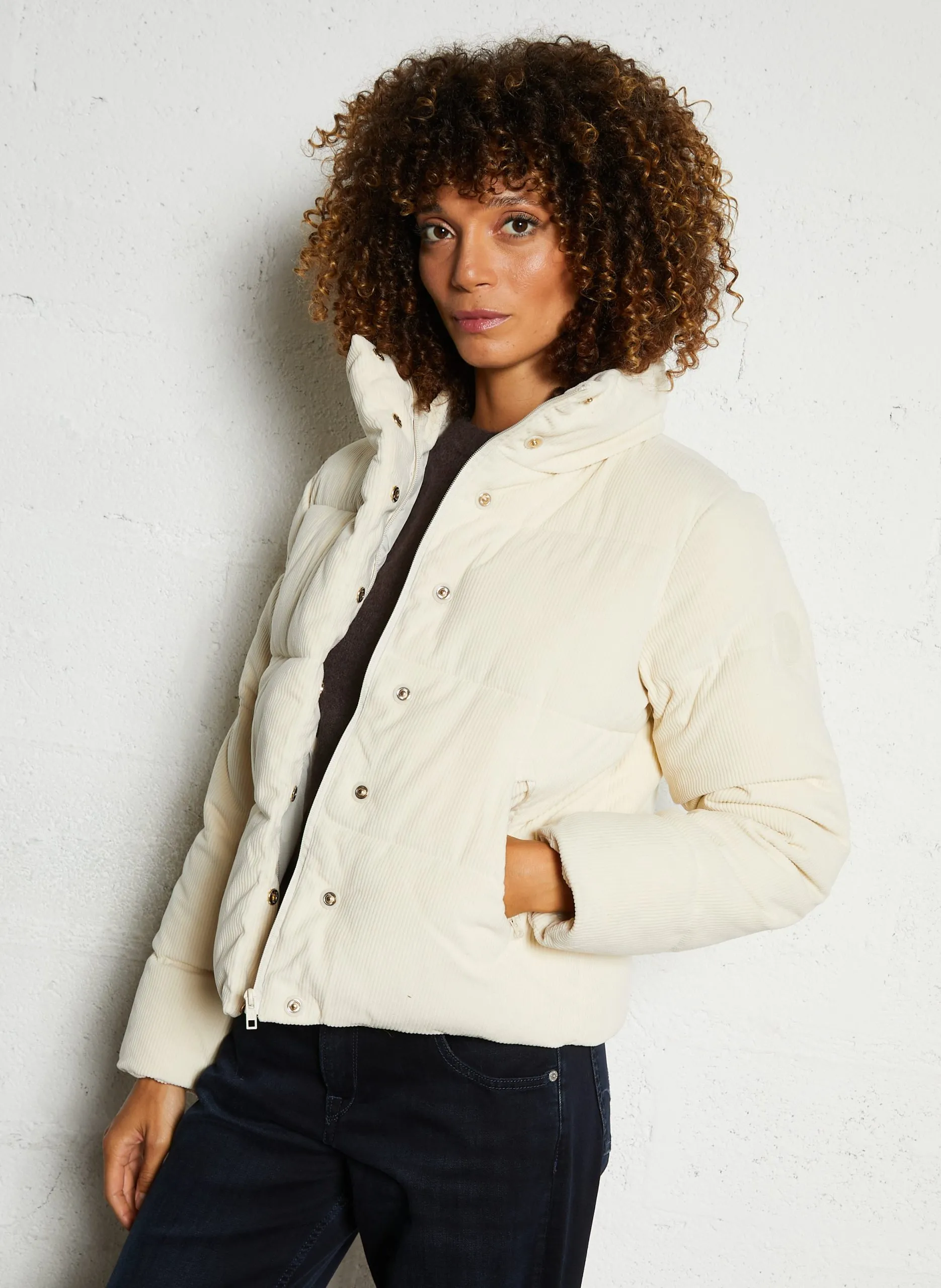 Doudoune courte col montant en velours côtelé Blanc DIVINE