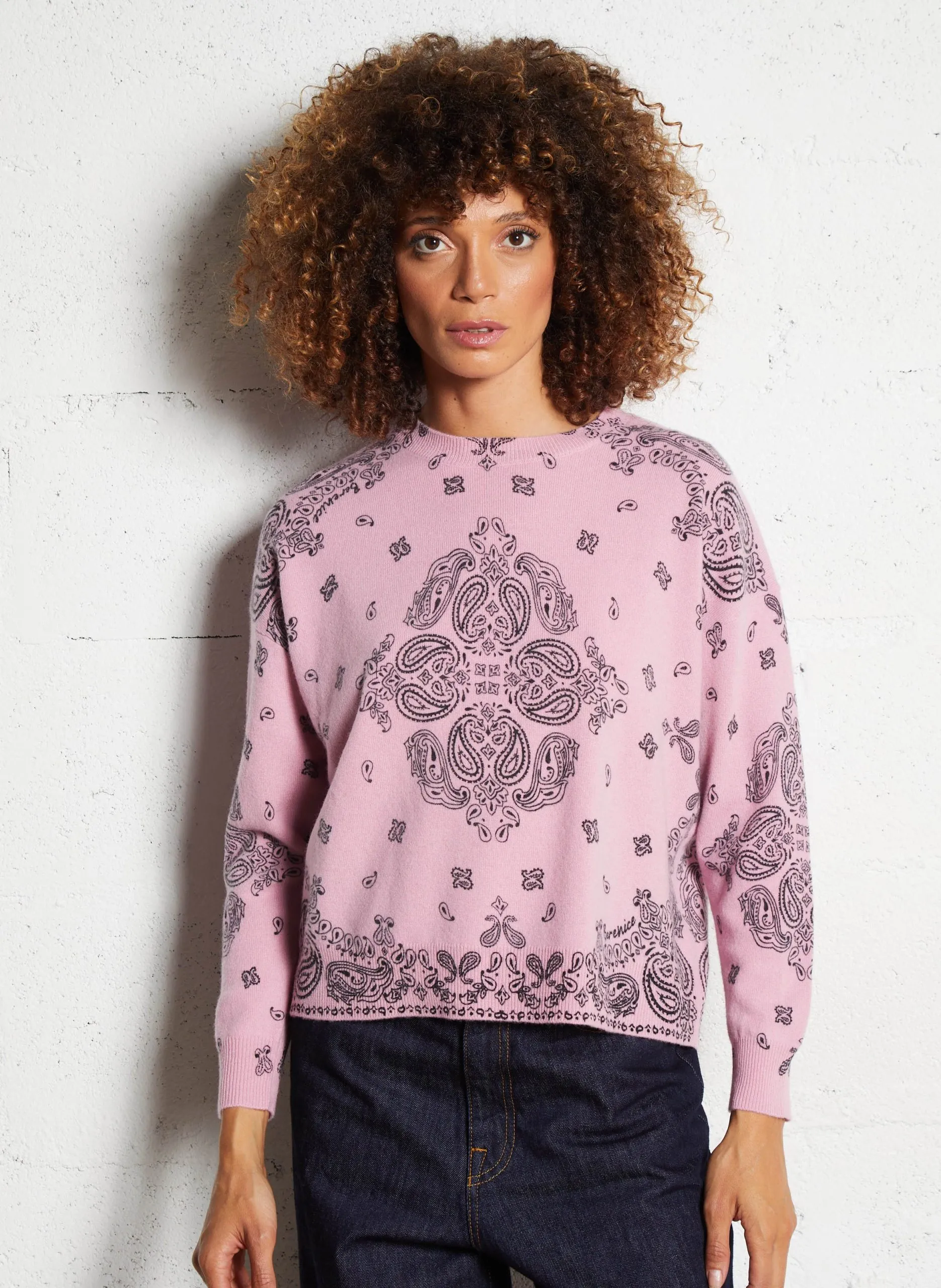 Pull ample col rond jacquard en laine Rose MYBANDANA