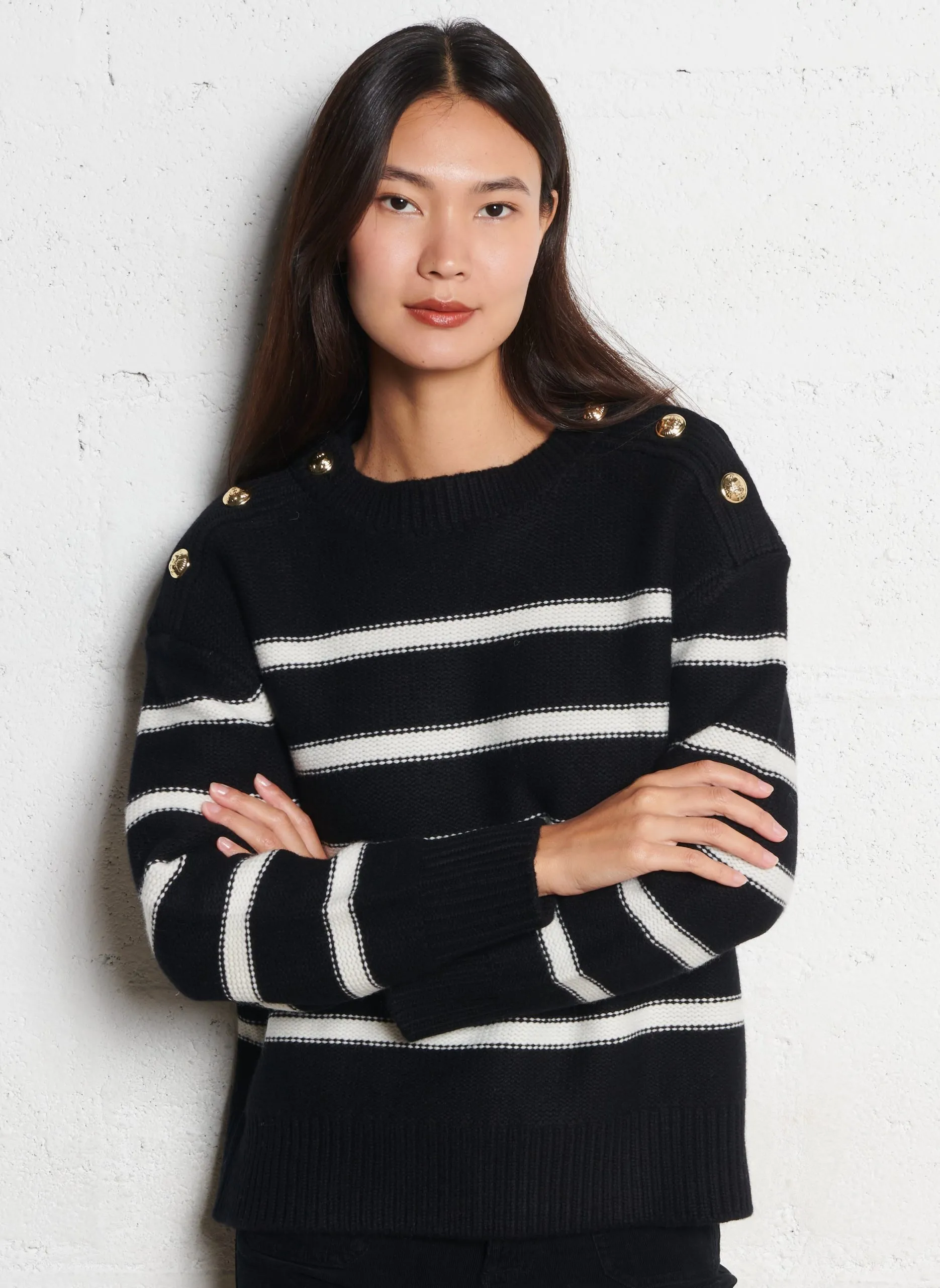 Pull ample col rond rayé en laine mérinos Noir MASHA