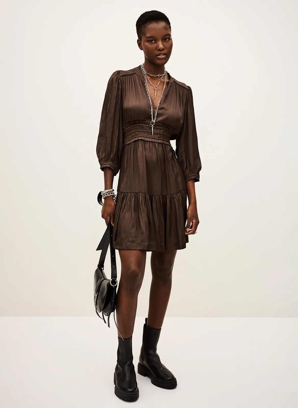 Robe courte froncée col tunisien en satin Marron CYRILIA