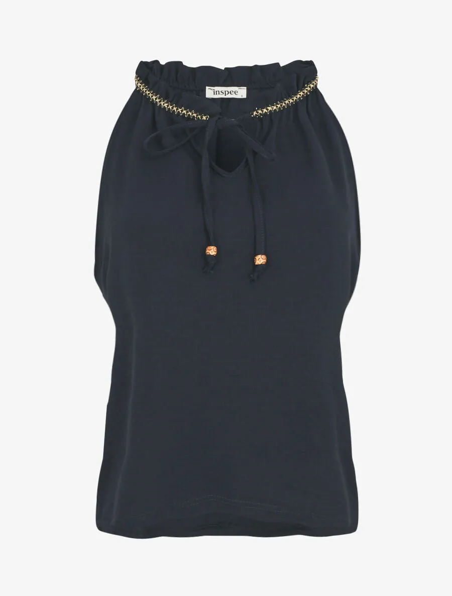 Top uni à col V et détail brodé - Marine