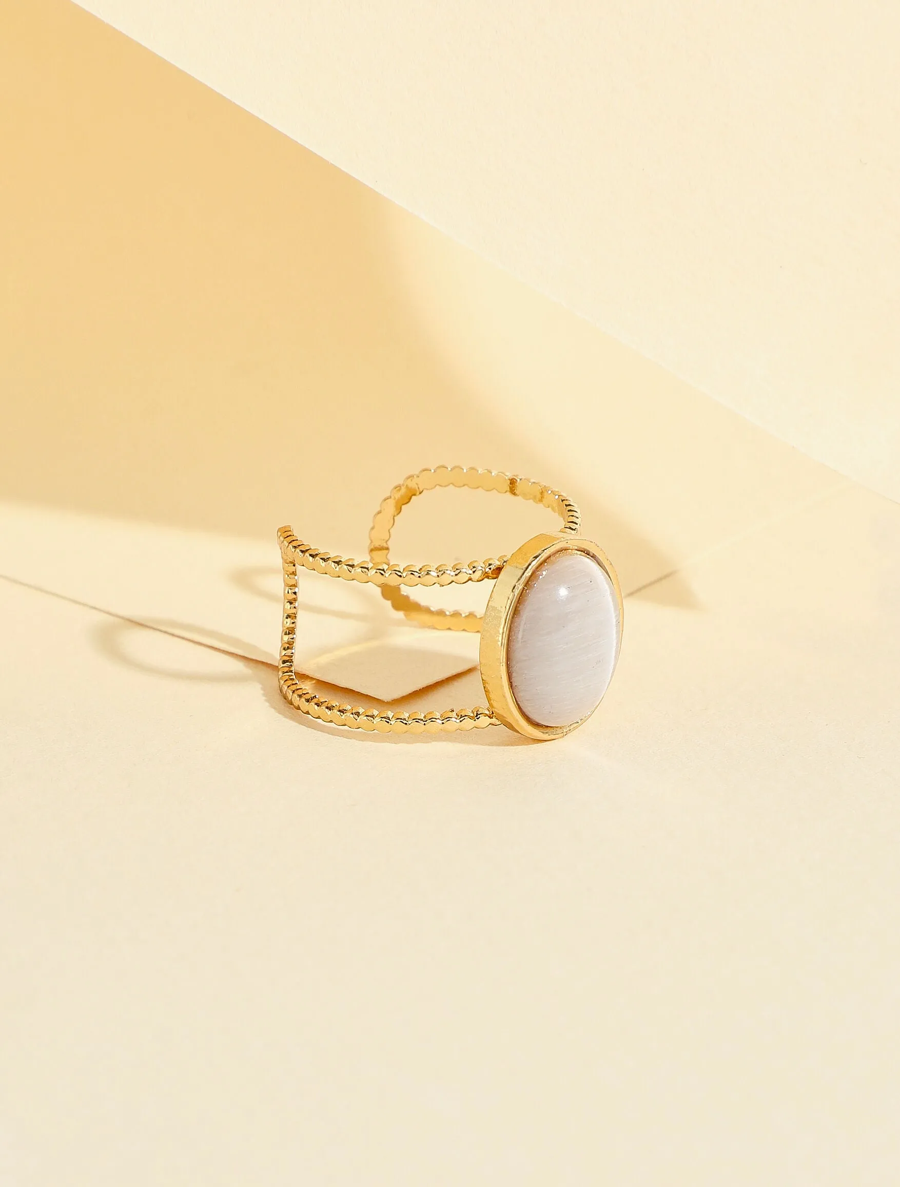 Bague sertie d'une pierre fantaisie - Or