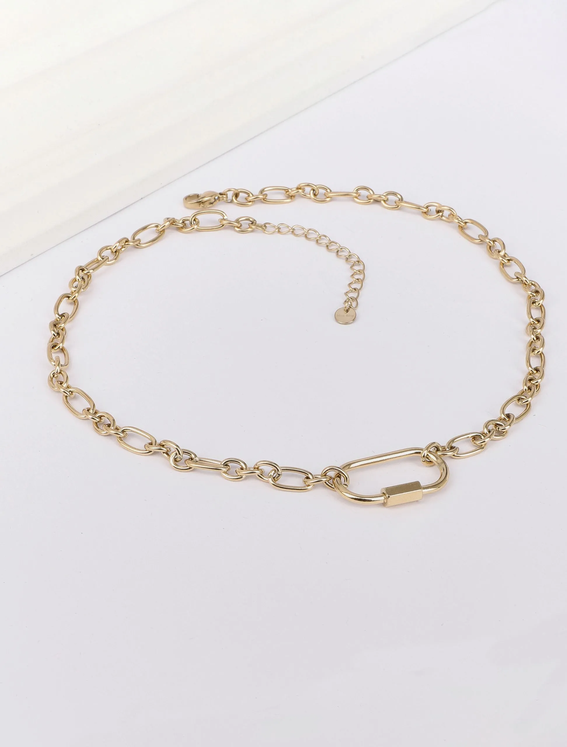 Collier en maille à pendentif mousqueton - Or