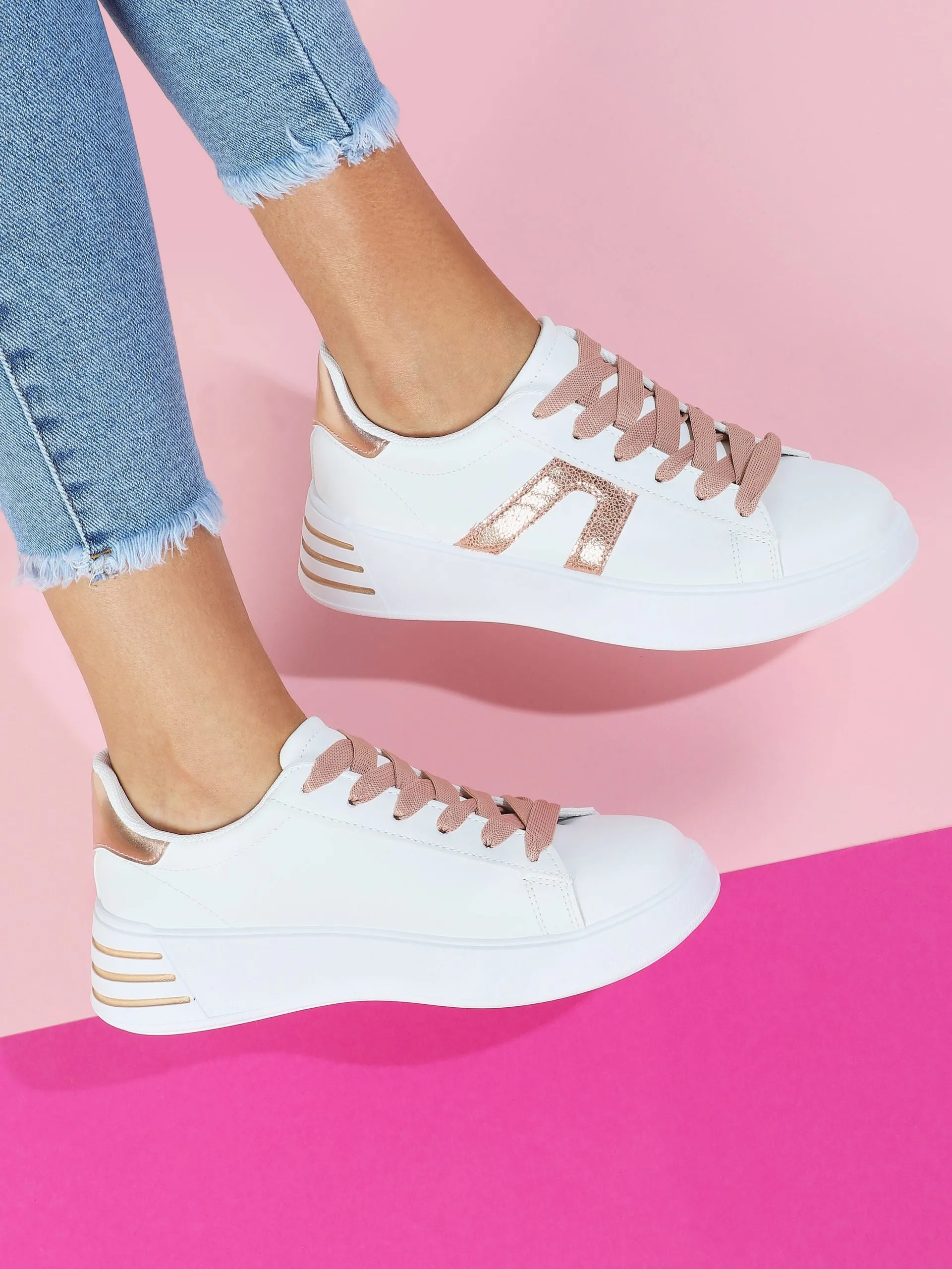 Baskets en simili à détail irisé - Rose
